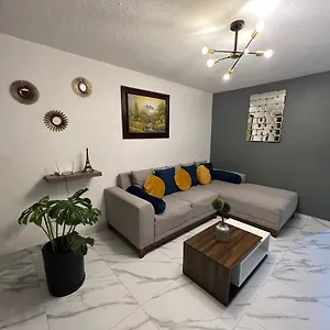 Comfortable With Parking, Location Guadalajara